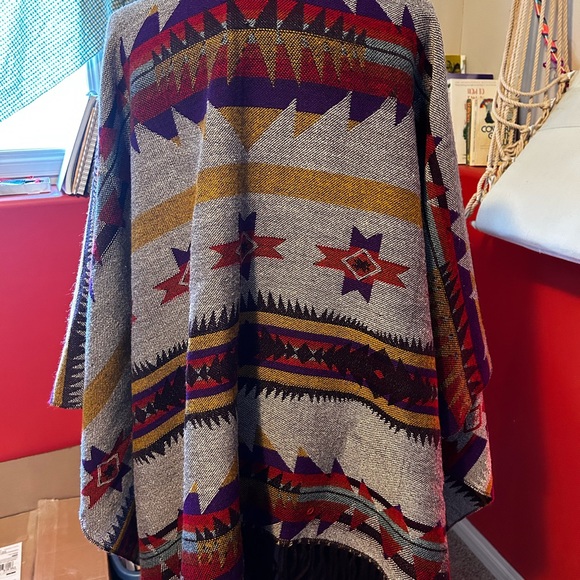Aztec Poncho - Picture 2 of 6